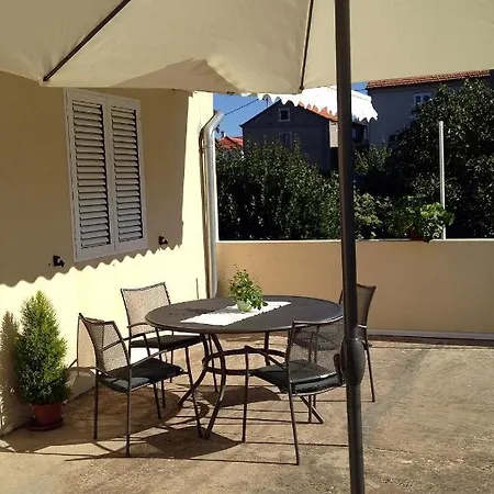 With A Parking Space Sali, Dugi Otok - 8185 サリ