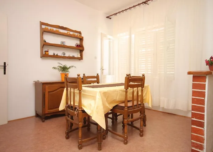 Apartment With A Parking Space Sali, Dugi Otok - 8185 *